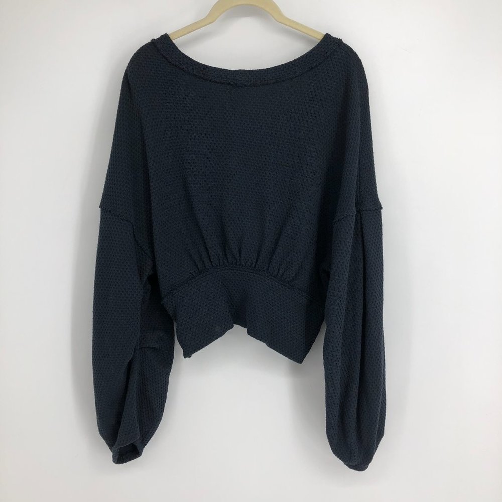 Free People Charcoal Fall For You V-Neck Long Sleeve Twist Front Cropped Tee M - Picture 4 of 15